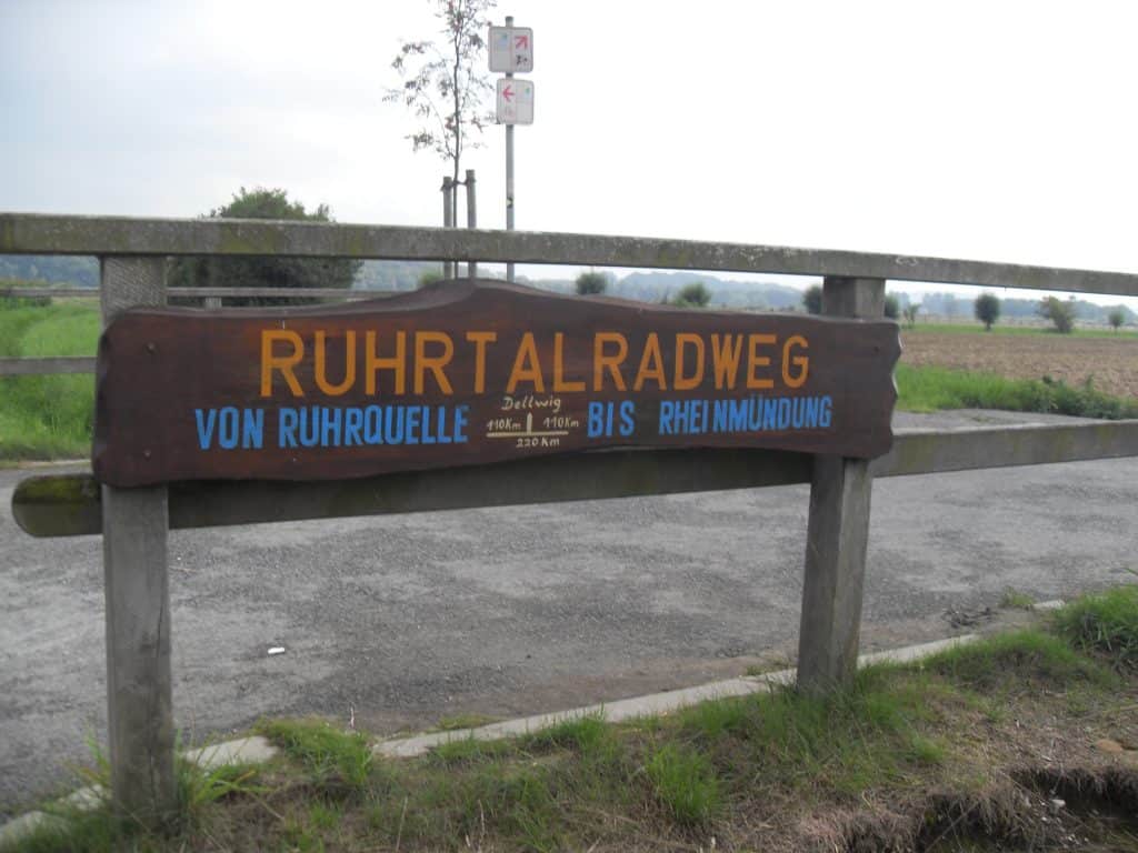 Wegmarkierung halber Ruhrtalradweg bei Dellwig